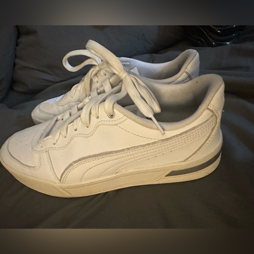 Women’s Size 10 Puma Sneakers